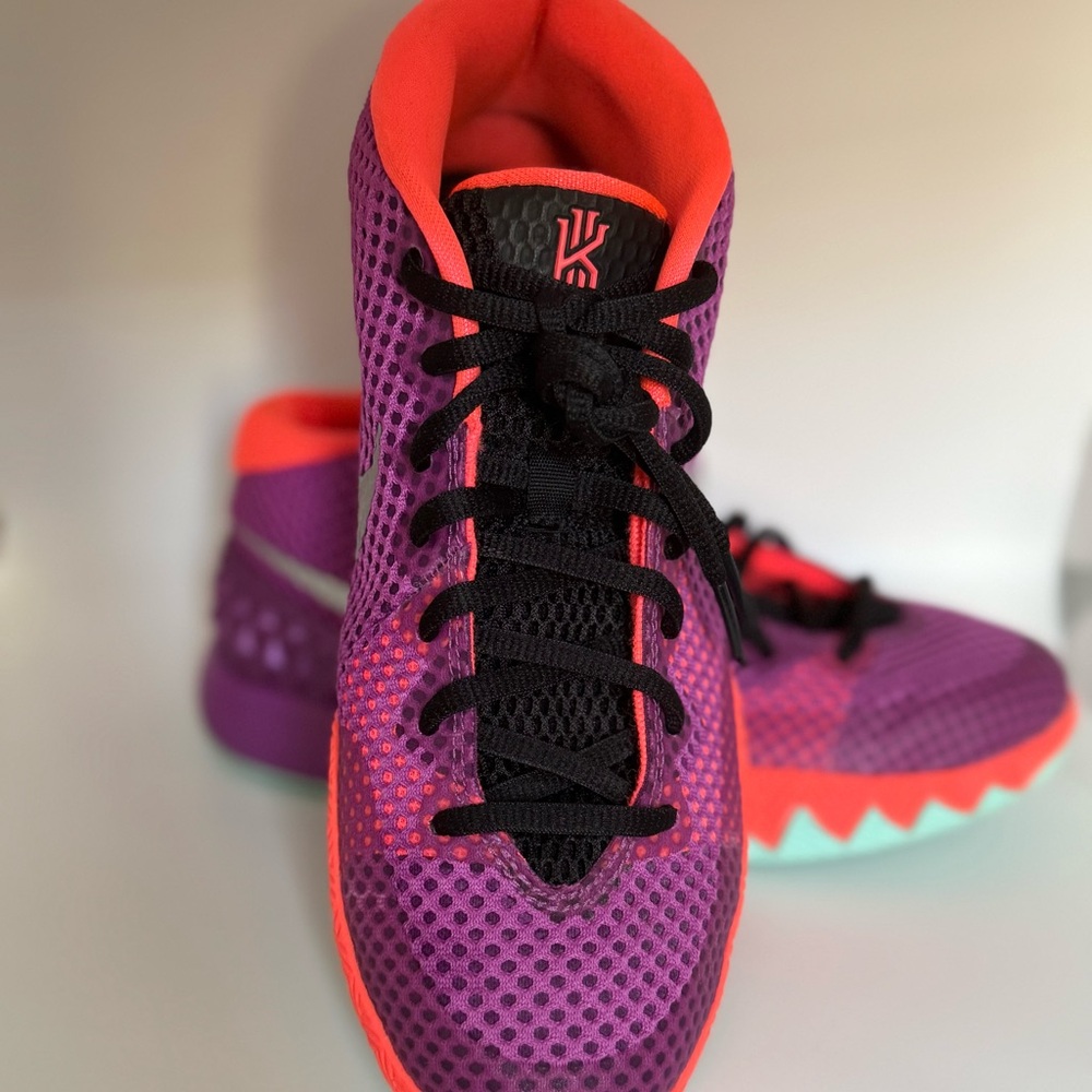 Nike Kyrie 1 Kids Basketball Shoes 6Y Purple Orange Black Mesh